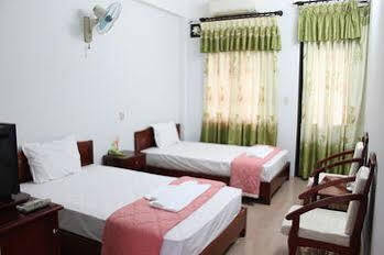 Ngoi Nha Xanh Hotel